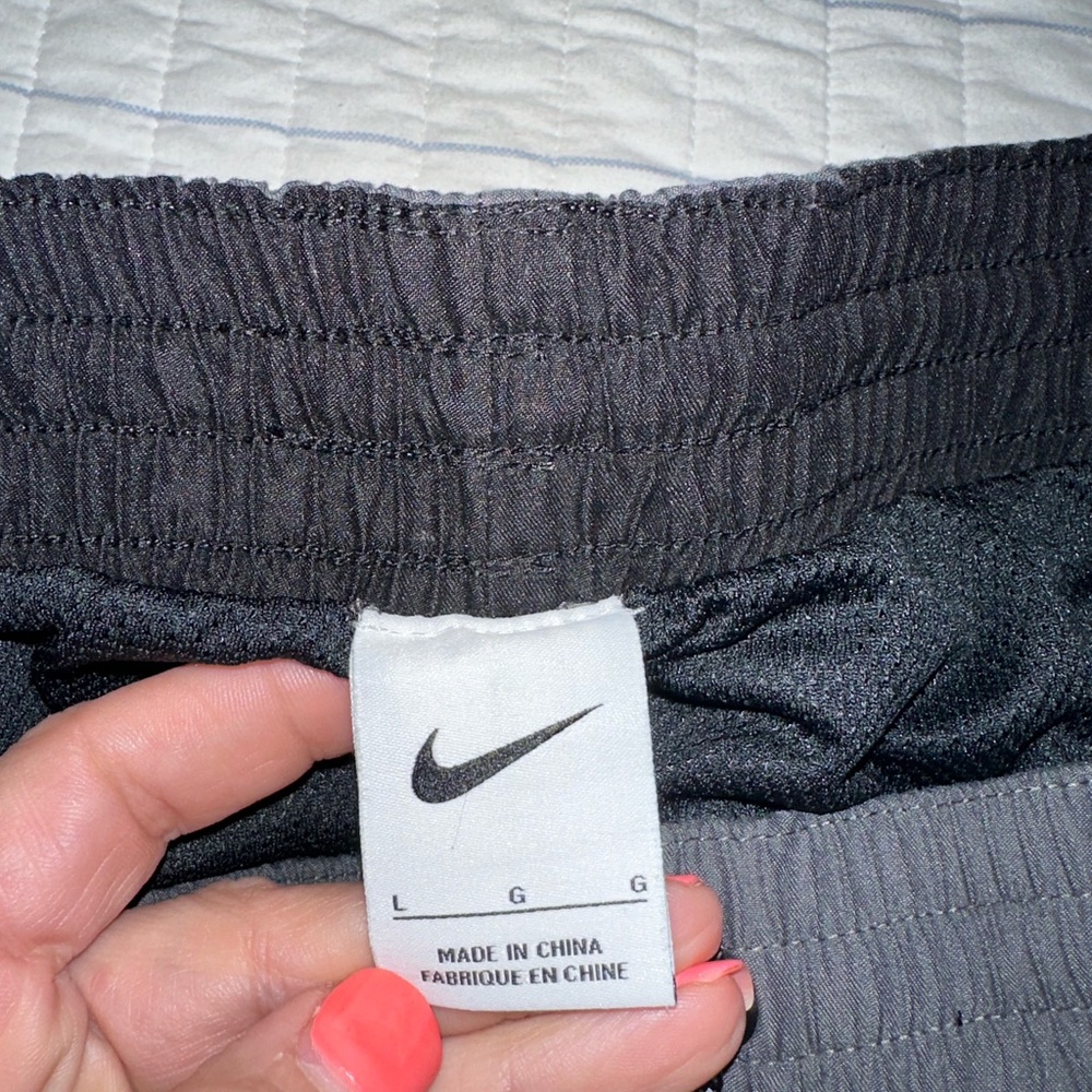 Nike Swim Men's JDI Swoosh 9" Iron Grey Volley Shorts (NESSC475-018) Size L - Picture 5 of 6